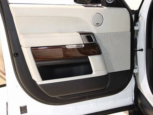 Used 2015 Land Rover Range Rover image 34