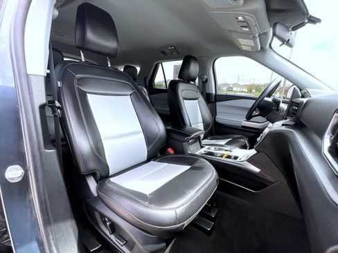 Used 2023 Ford Explorer XLT w/ Equipment Group 202A image 16