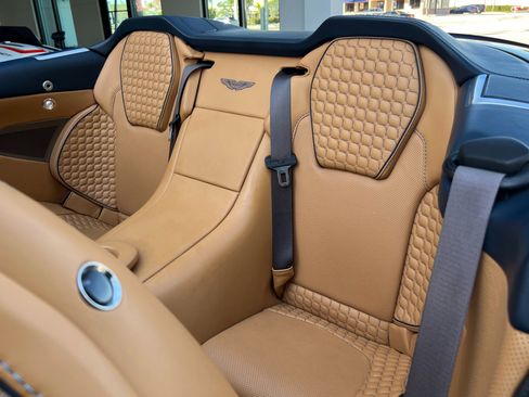 Used 2014 Aston Martin Vanquish Volante image 29
