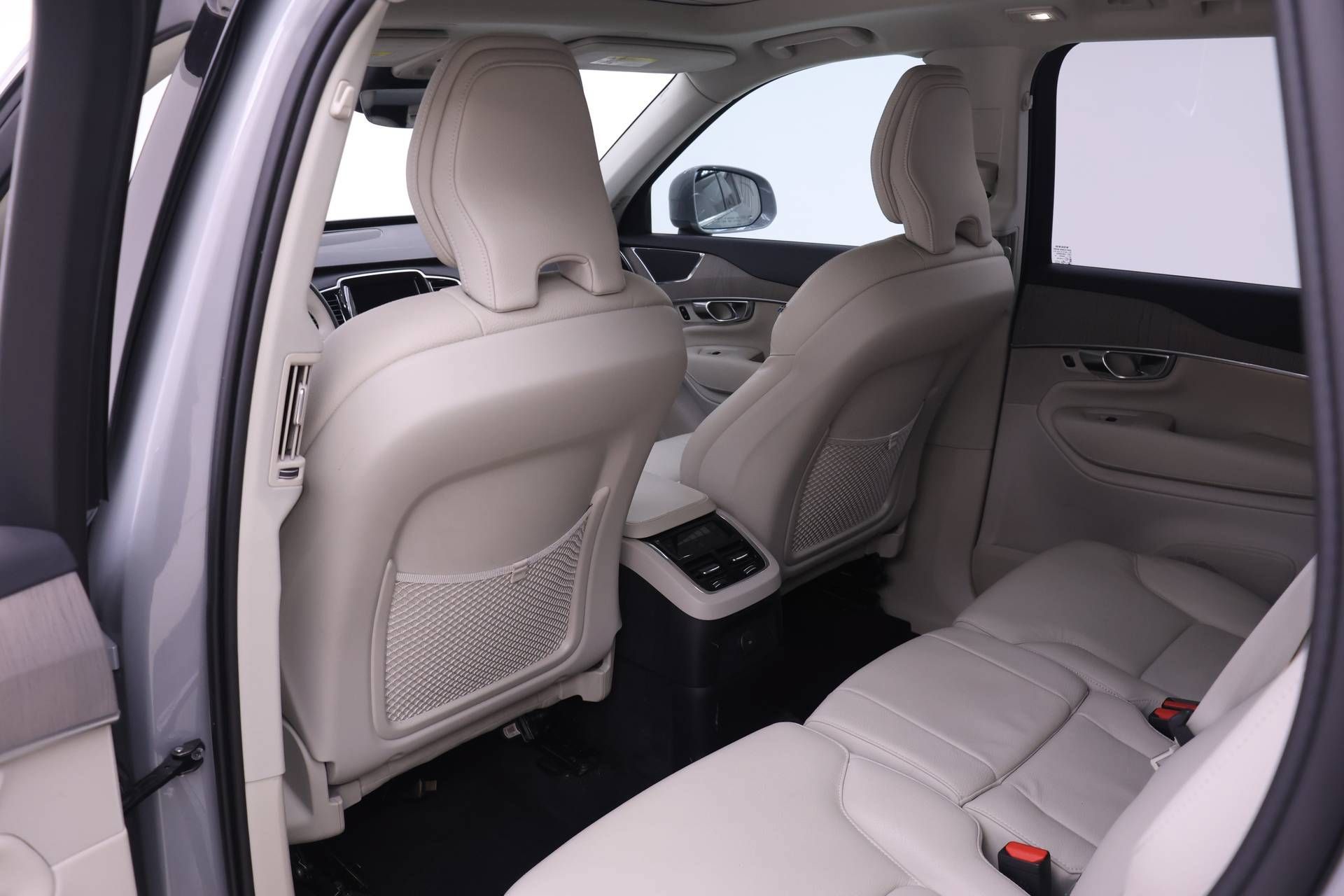 Certified 2025 Volvo XC90 T8 Plus w/ Protection Package Premier AWD/4WD image 14