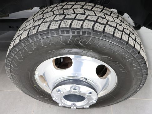 Used 2023 Ford F350 Lariat w/ FX4 Off-Road Package image 3