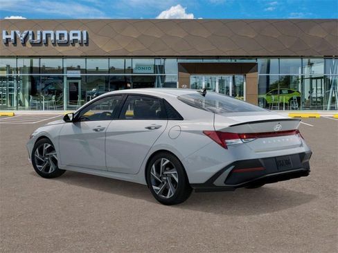 Used 2025 Hyundai Elantra Sport FWD image 5
