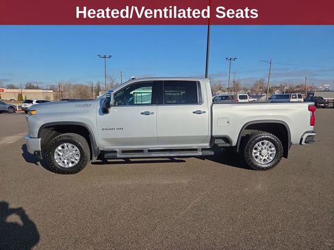 Used 2020 Chevrolet Silverado 2500 High Country w/ Z71 Off-Road Package image 2