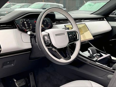 Used 2025 Land Rover Range Rover Sport Dynamic SE image 17