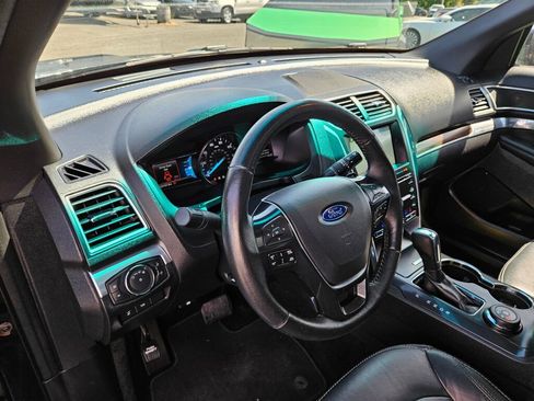 Used 2017 Ford Explorer Limited w/ Equipment Group 301A AWD/4WD image 18