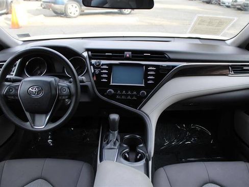 Used 2018 Toyota Camry LE FWD image 13