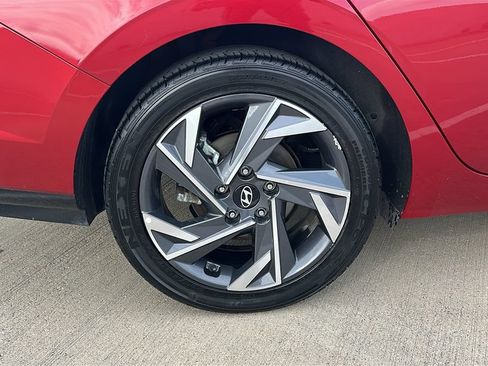 Used 2025 Hyundai Elantra Limited FWD image 17