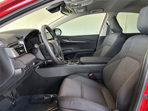 Used 2025 Toyota Camry LE w/ Convenience Package image 19