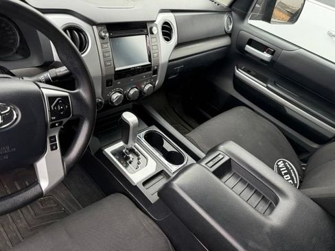 Used 2018 Toyota Tundra SR5 w/ SR5 Upgrade Package AWD/4WD image 10