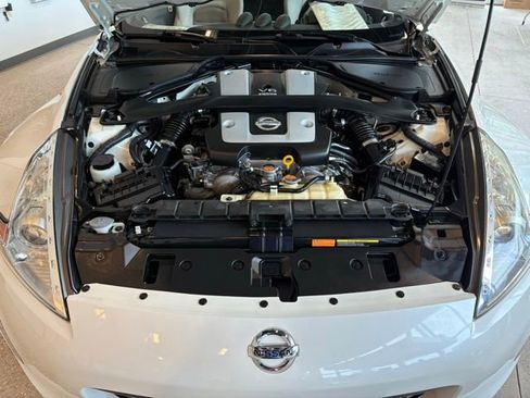 Used 2014 Nissan 370Z Touring RWD image 28