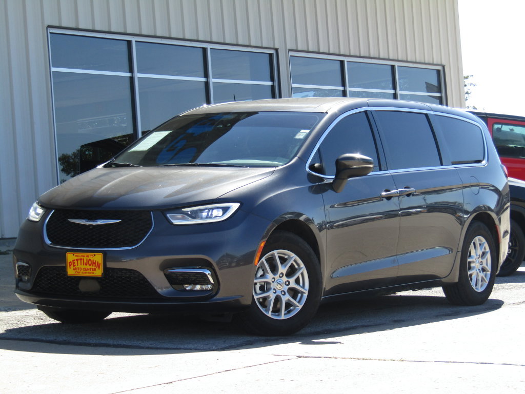Used 2023 Chrysler Pacifica Touring-L FWD image 12