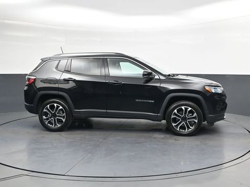 Used 2022 Jeep Compass Limited w/ Sun and Sound Group AWD/4WD image 3