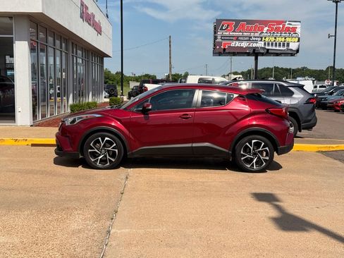 Used 2018 Toyota C-HR XLE FWD image 16