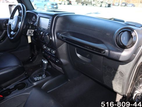 Used 2017 Jeep Wrangler Sahara image 25