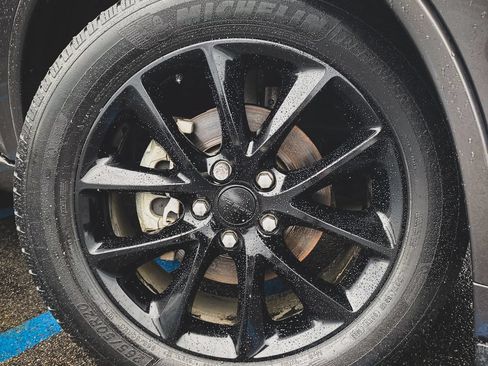 Used 2017 Dodge Durango GT w/ Premium Group RWD image 2