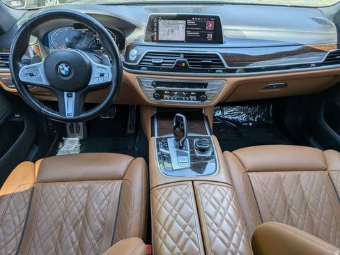 Used 2022 BMW 750i xDrive image 13
