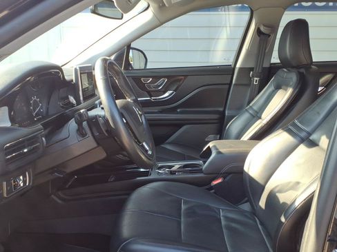 Used 2021 Lincoln Corsair AWD w/ Premium Package image 8