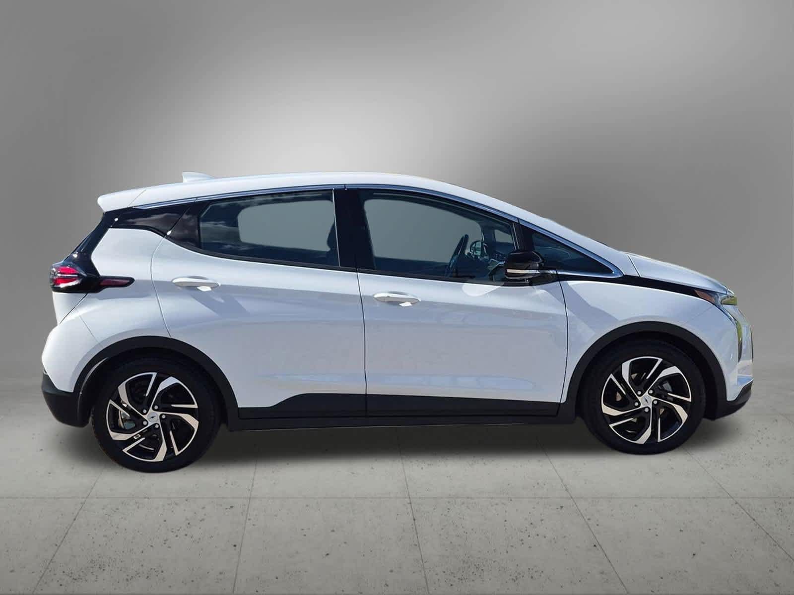 Used 2023 Chevrolet Bolt LT w/ Infotainment Package FWD image 7