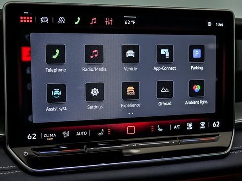 New 2026 Volkswagen Tiguan SE image 13