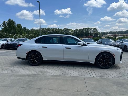 Used 2025 BMW 740i w/ Executive Package RWD image 9