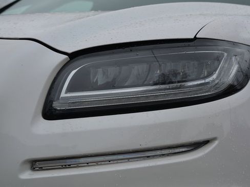 Used 2019 Lincoln Nautilus FWD image 13