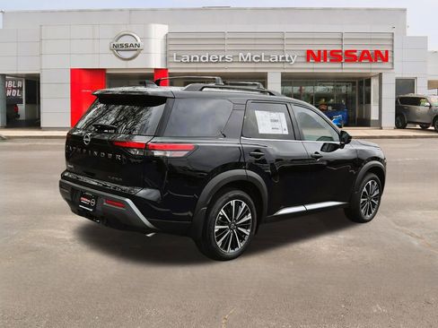 New 2026 Nissan Pathfinder Platinum FWD image 3