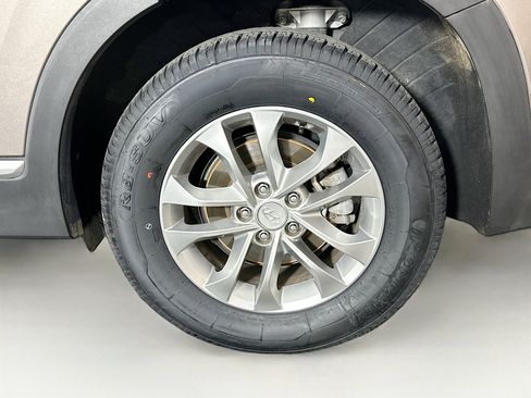 Used 2019 Hyundai Santa Fe SEL image 11