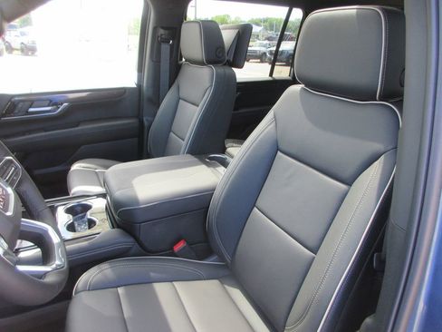 New 2026 GMC Yukon XL Elevation w/ Elevation Premium Package AWD/4WD image 11