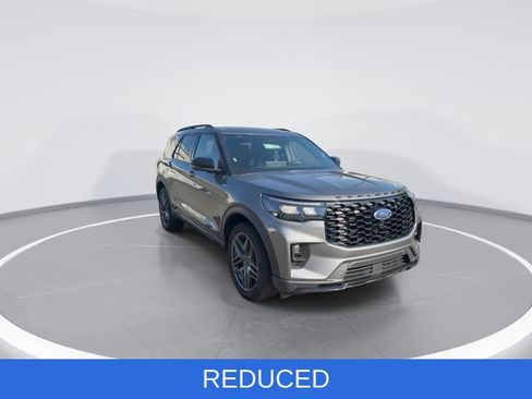 Used 2025 Ford Explorer ST-Line w/ ST-Line Street Pack AWD/4WD image 2