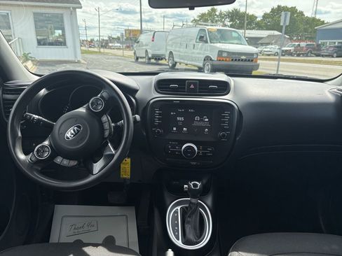 Used 2019 Kia Soul + image 16