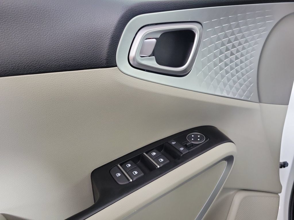 Used 2023 Kia Soul LX FWD image 18