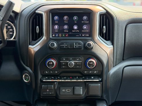 Used 2019 Chevrolet Silverado 1500 High Country w/ Technology Package AWD/4WD image 12