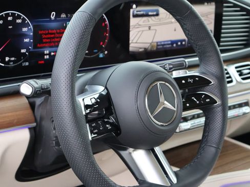 New 2026 Mercedes-Benz GLS 450 4MATIC image 18