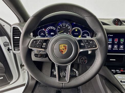Used 2022 Porsche Cayenne Platinum Edition image 15