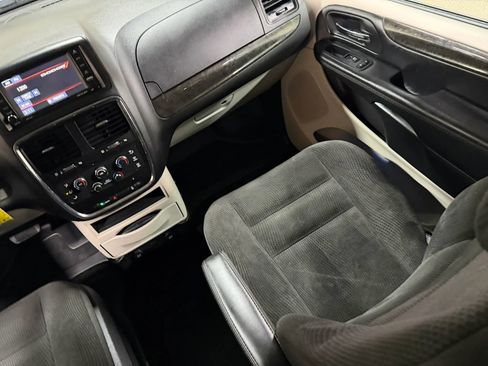 Used 2019 Dodge Grand Caravan SE FWD image 49