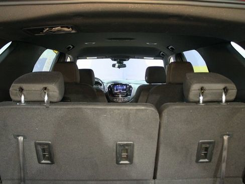 Used 2023 Chevrolet Traverse LT image 16