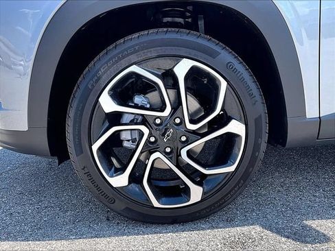 New 2026 Chevrolet Trax RS w/ Sunroof Package FWD image 7