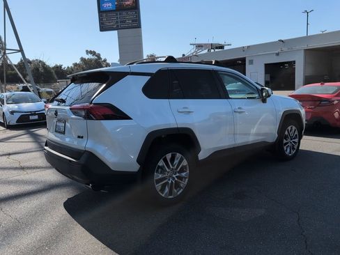 Certified 2022 Toyota RAV4 XLE Premium FWD image 5