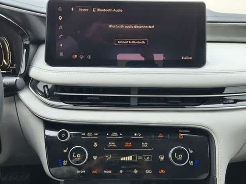 Used 2027 INFINITI QX60 Luxe w/ Cargo Package FWD image 17