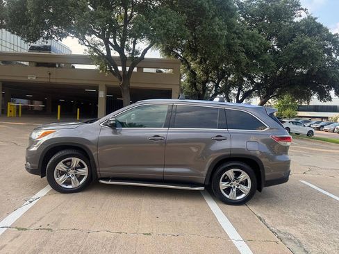 Used 2015 Toyota Highlander Limited w/ Driver Technology Package AWD/4WD image 3
