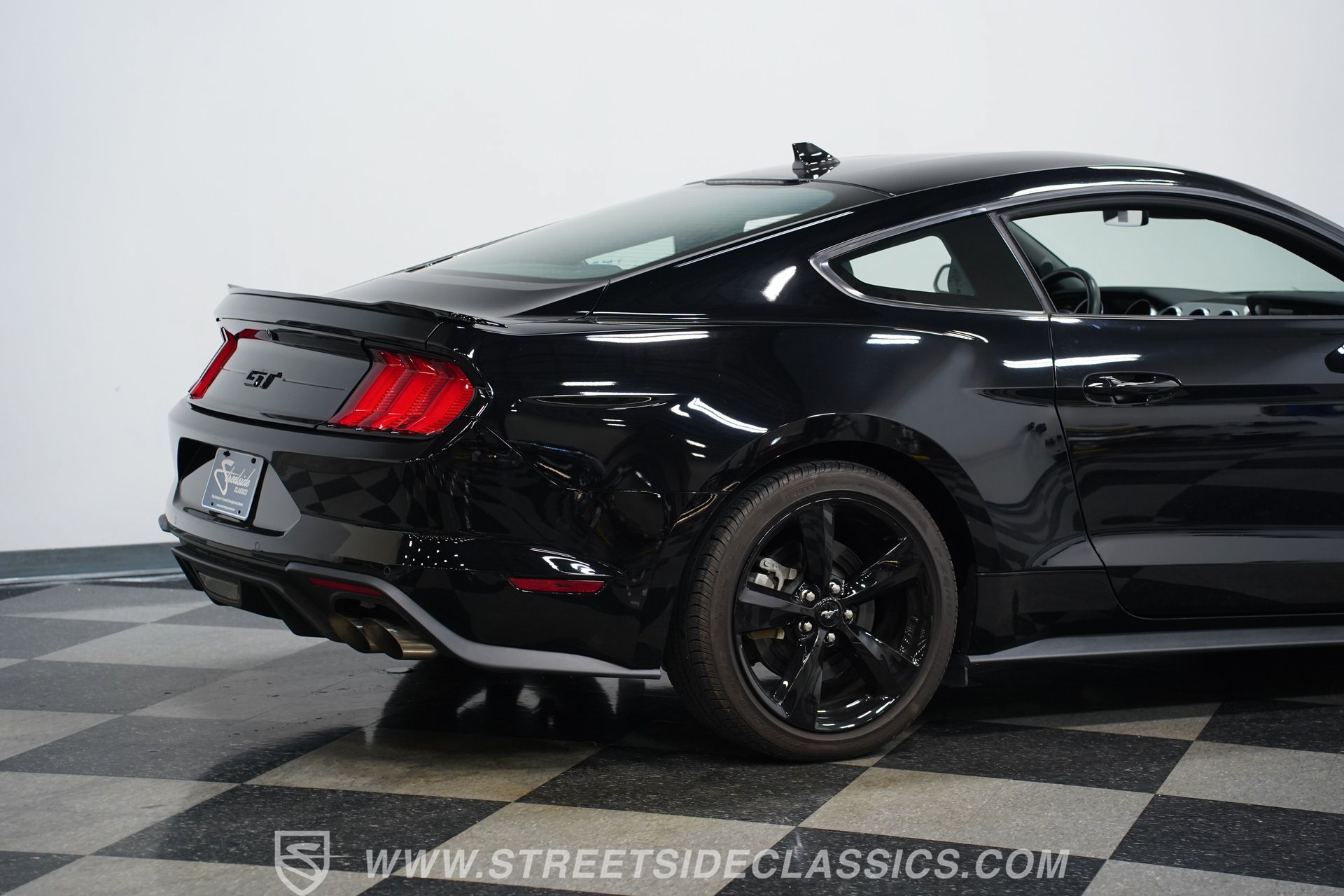 Used 2021 Ford Mustang GT w/ Black Accent Package RWD image 26