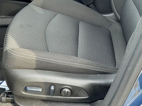 Used 2024 GMC Terrain SLE w/ Driver Convenience Package image 27