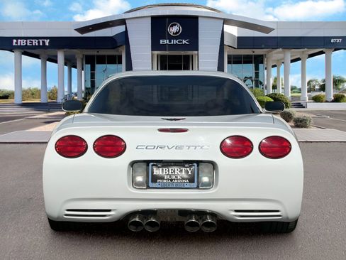 Used 1999 Chevrolet Corvette Coupe w/ Memory Pkg RWD image 9
