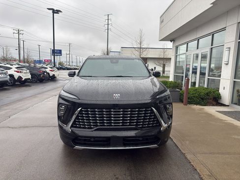 Used 2025 Buick Enclave Avenir w/ Super Cruise Package image 7