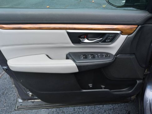 Used 2017 Honda CR-V EX-L image 9