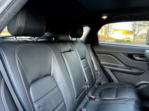 Used 2019 Jaguar F-PACE Prestige image 21