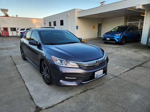 Used 2017 Honda Accord Sport image 7