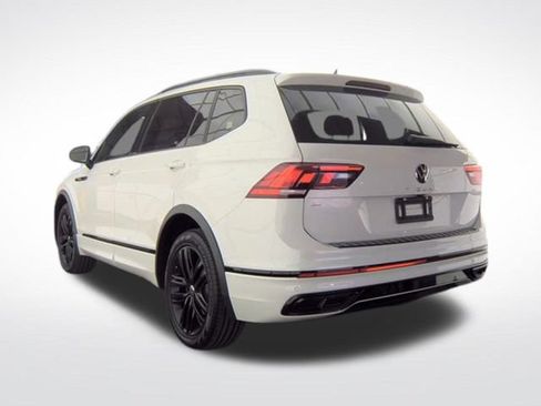 Used 2022 Volkswagen Tiguan SE R-Line FWD image 5