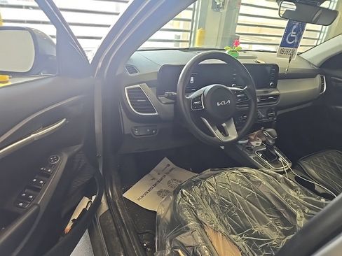 Used 2024 Kia Seltos LX AWD/4WD image 5