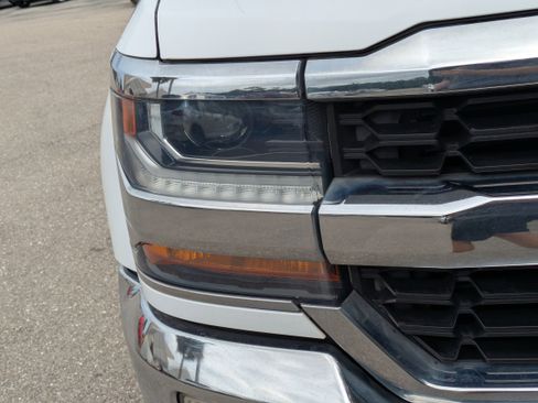 Used 2018 Chevrolet Silverado 1500 LT w/ All Star Edition image 10